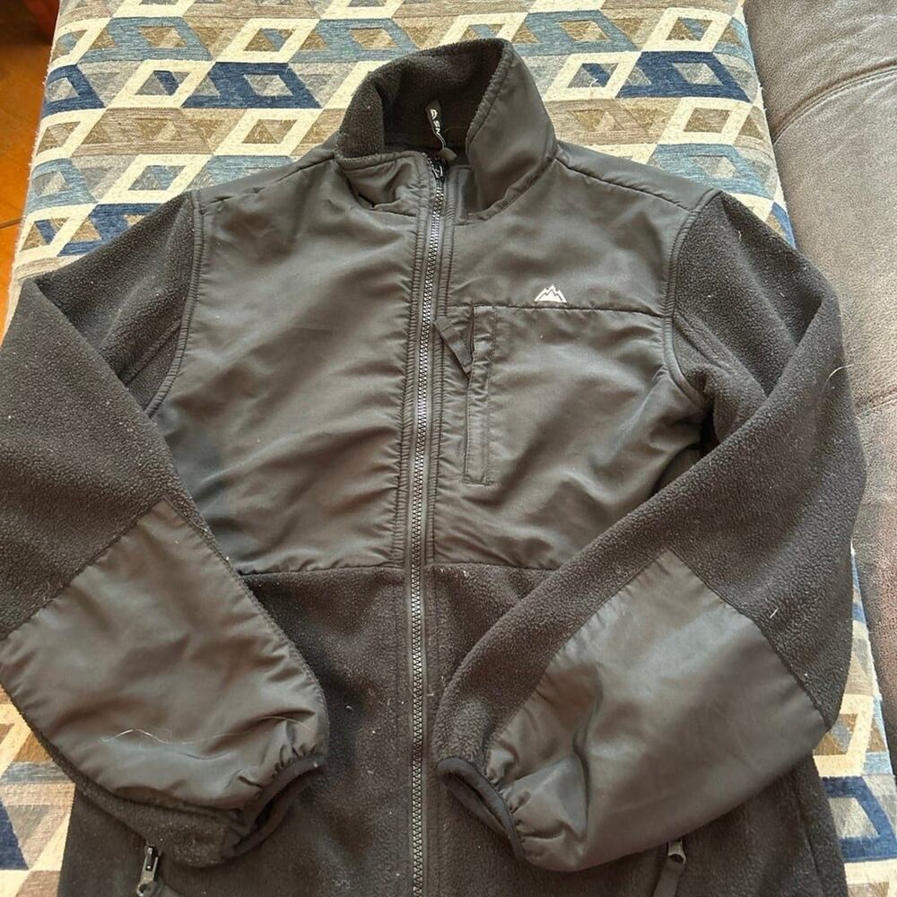 Snozu jacket size medium